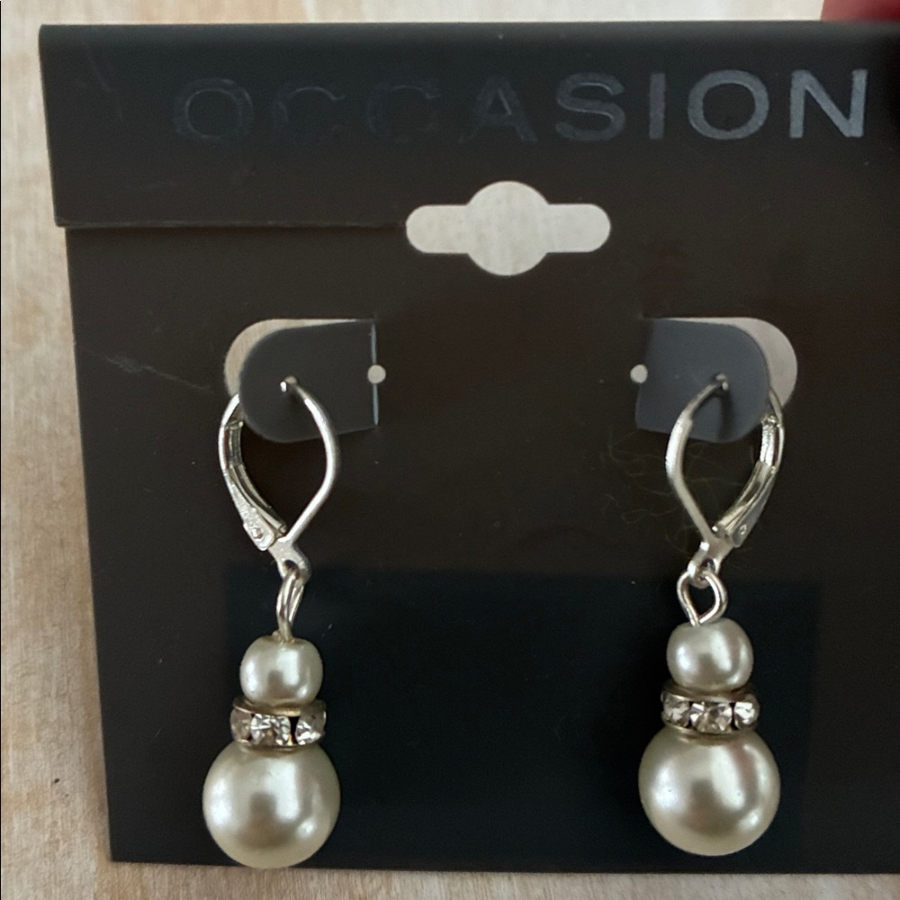 NWT Occasion Silver and Pearl Earrings with sparkles